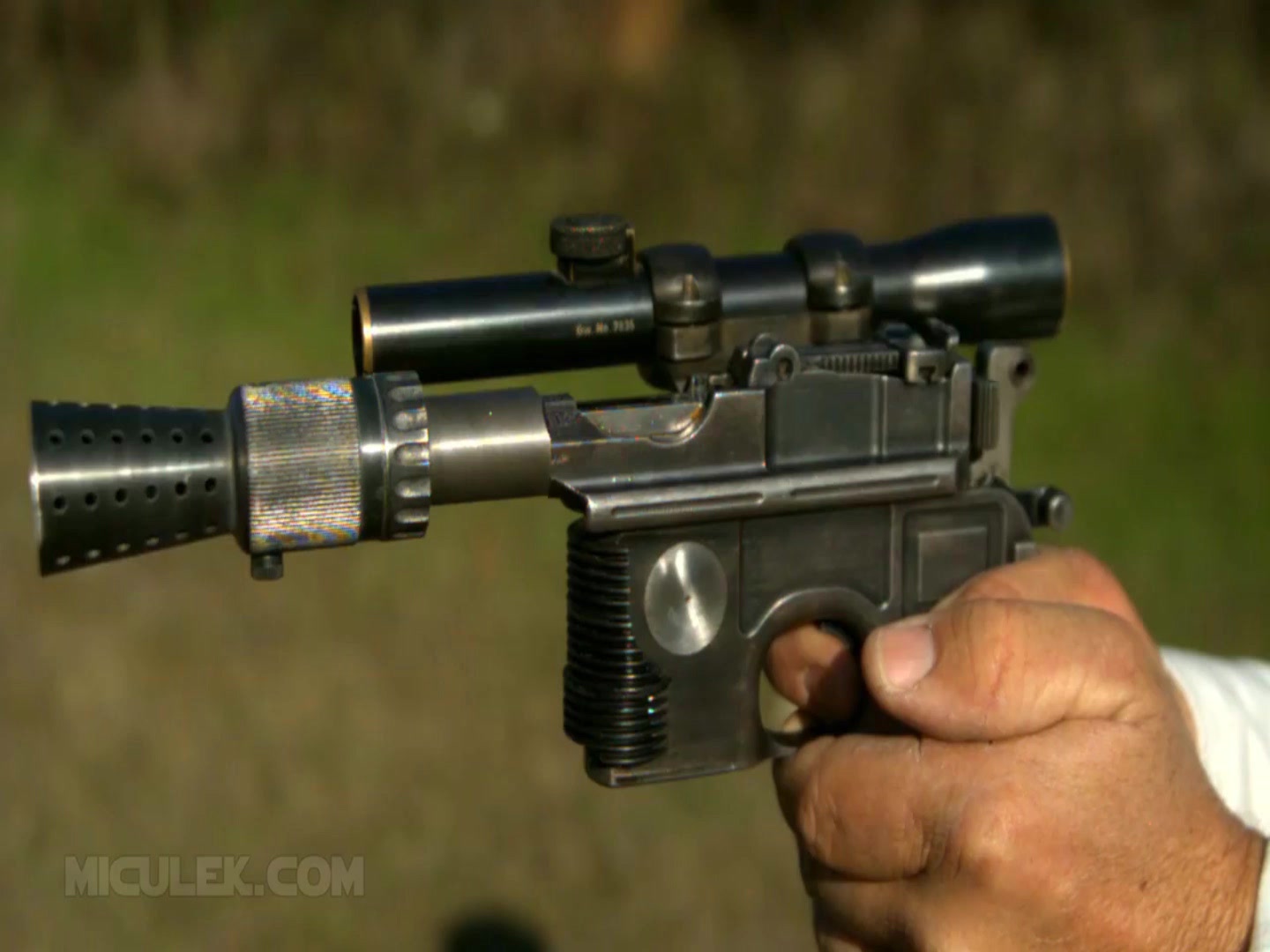 搬运已加工字幕星球大战中的dl44爆能枪毛瑟c96