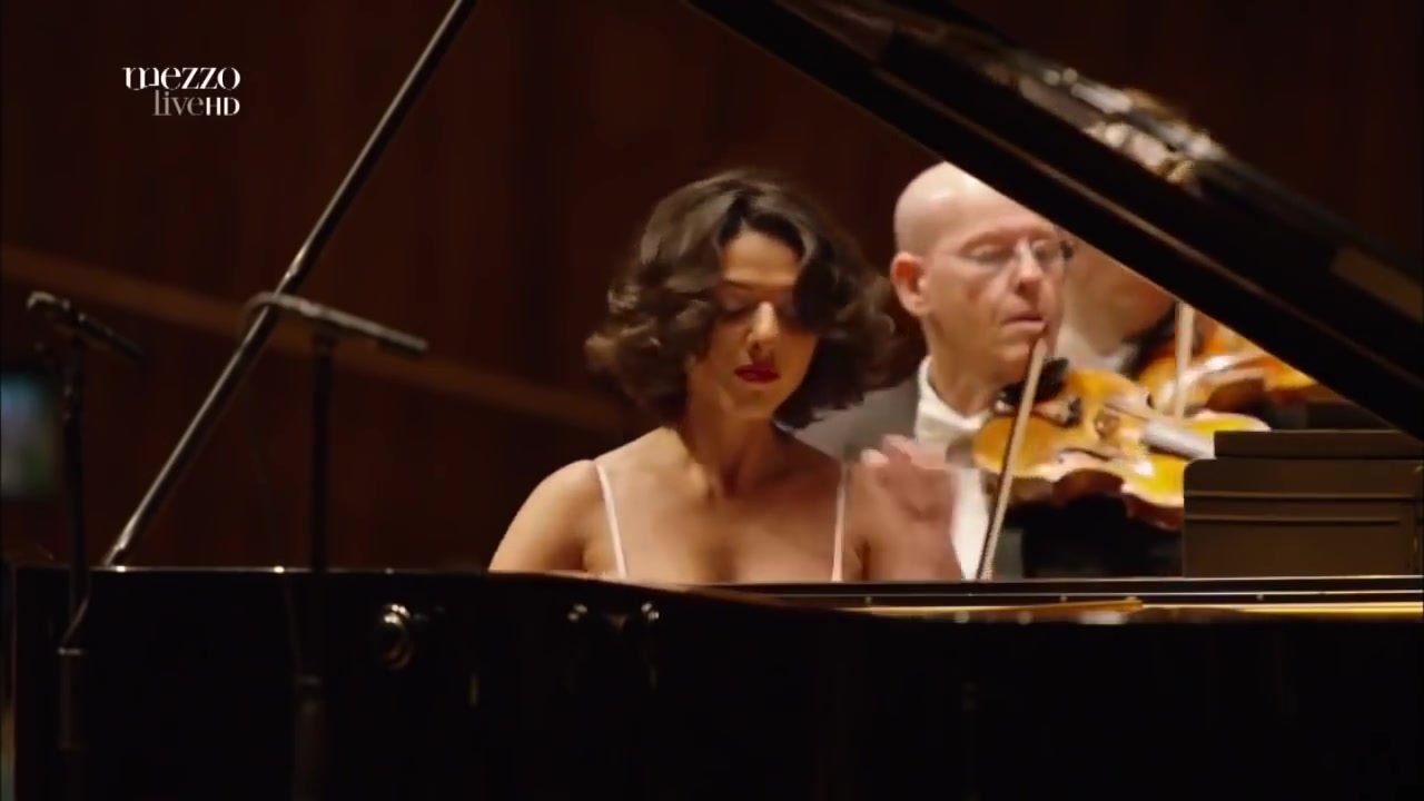 [图]Khatia Buniatishvili - 贝多芬第一钢琴协奏曲 Beethoven Piano Concerto No 1 in C major Op 15