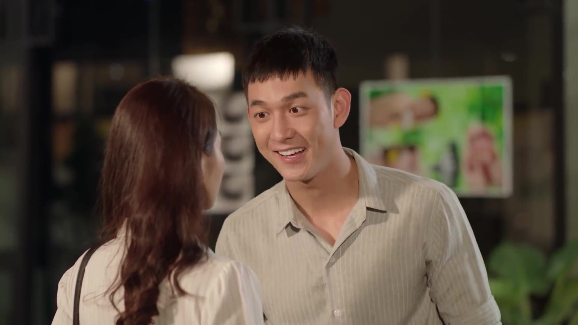 越南版太阳的后裔经典场面||两人情侣装约会,大尉又送手链,好用心好