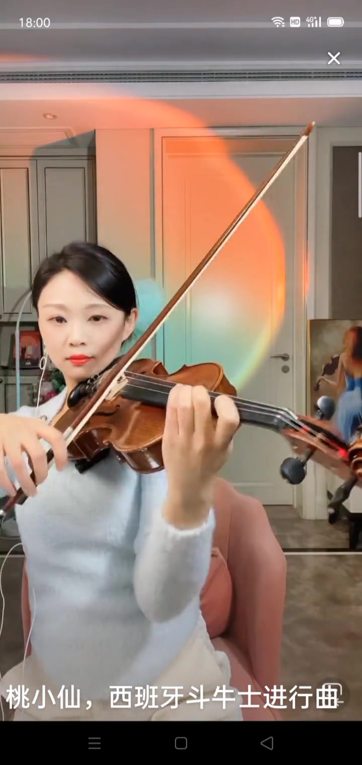 桃小仙小提琴演奏图片