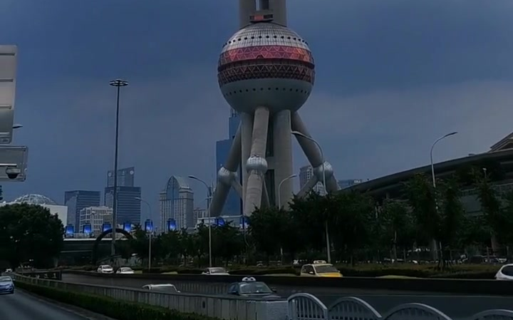 上海今天高温黄色预警.晚上有雨. 上海天气 上海高温 上海浦东新区陆家嘴 东方明珠塔哔哩哔哩bilibili