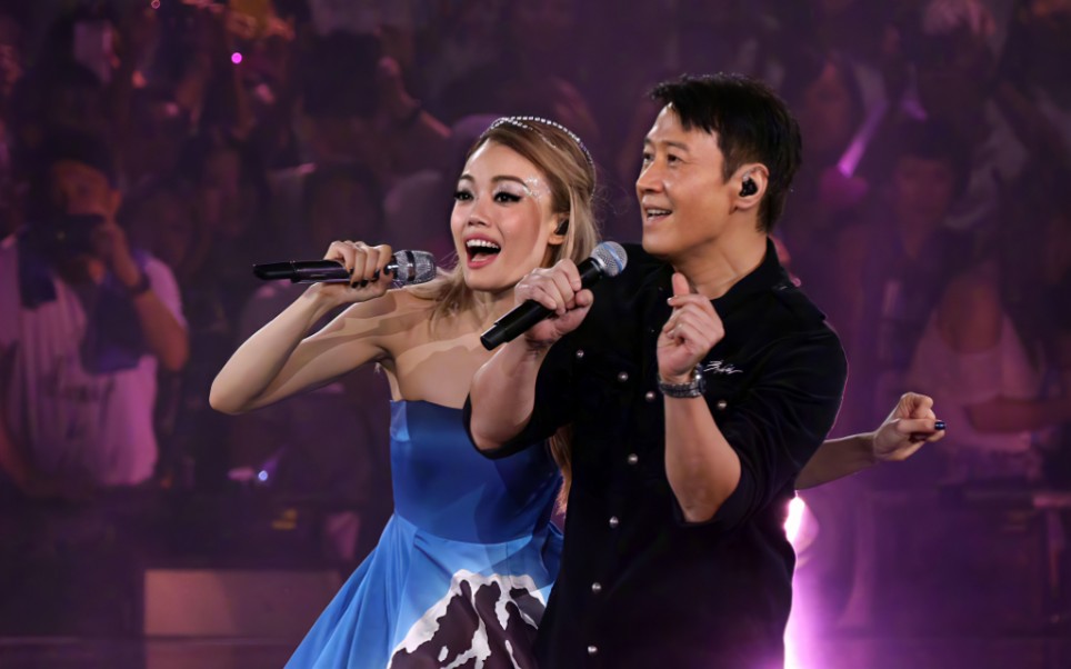 容祖儿&黎明《夏日倾情》:"他,是我的我的青春,手执鲜花的一个.