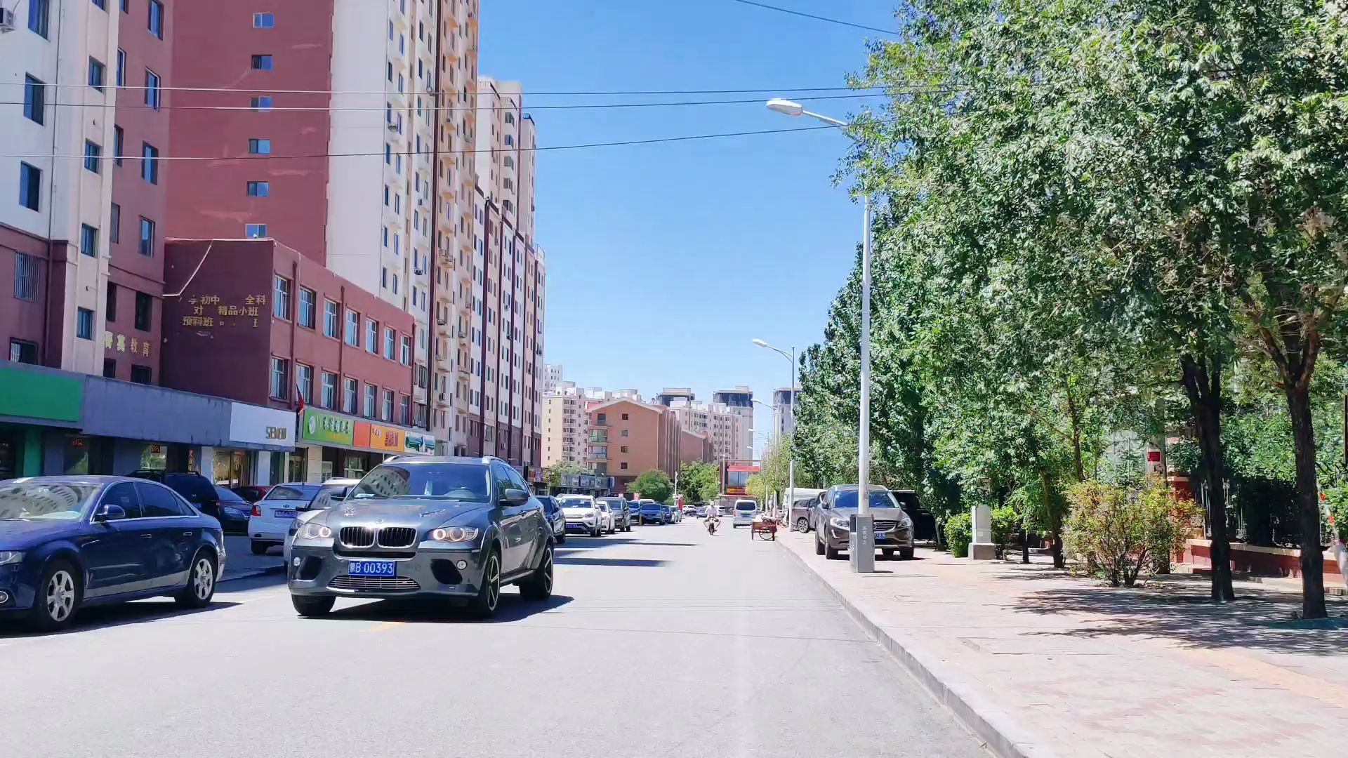实拍内蒙古包头市青山区青工南路,继续骑行看鹿城市区城市街景_哔哩