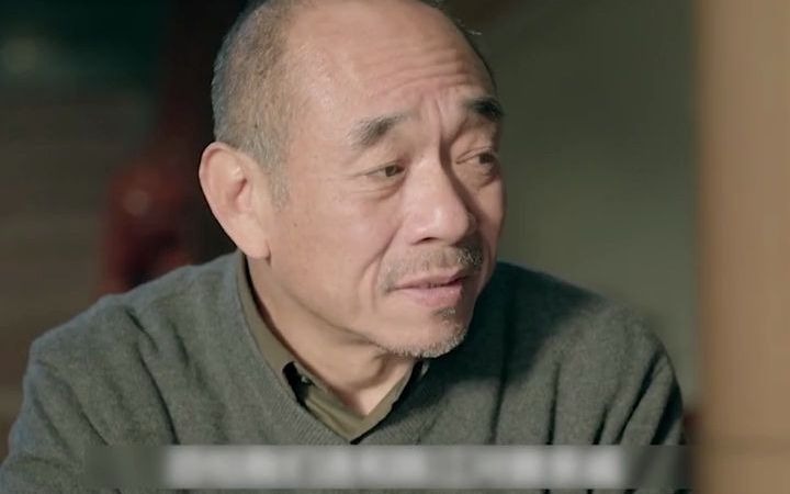 鸡毛飞上天:大狗摇身一变成专家,再也没人瞧不起他_哔哩哔哩 (゜-゜)