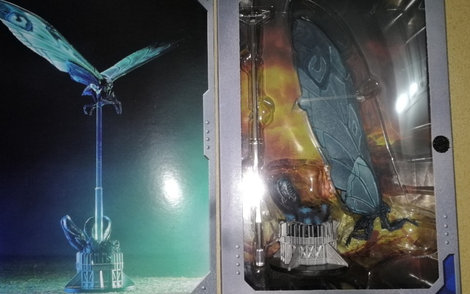 "四无"单手开箱魔斯拉玩具模型,无说话,无把玩,无评测,无细节,仅开箱