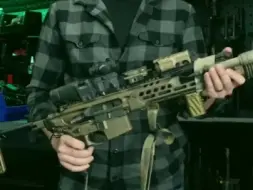 Video herunterladen: 【中英字幕/自翻译】SIG MCX·SPEAR LT自动步枪圣诞树式改装方案