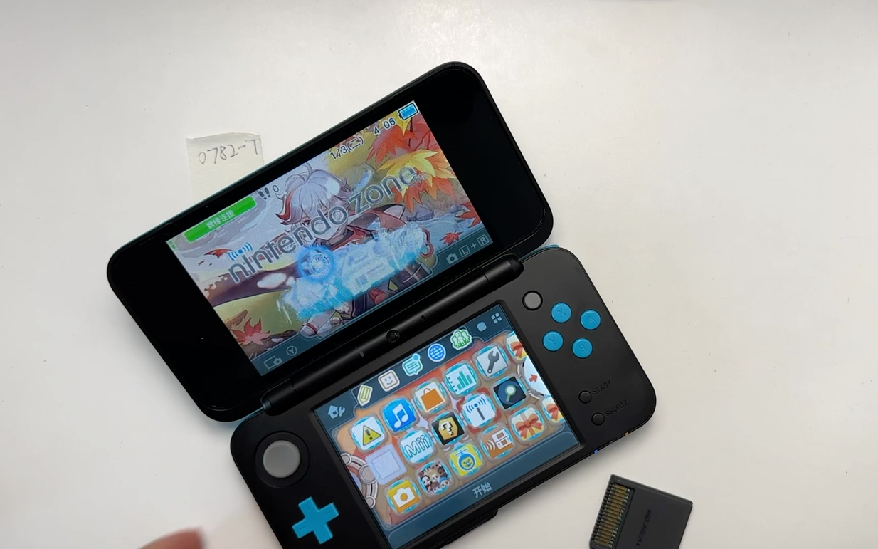 编号0782-7,new2dsll,新大二,黑蓝色.上盖只有几个划痕,下盖划痕多.内