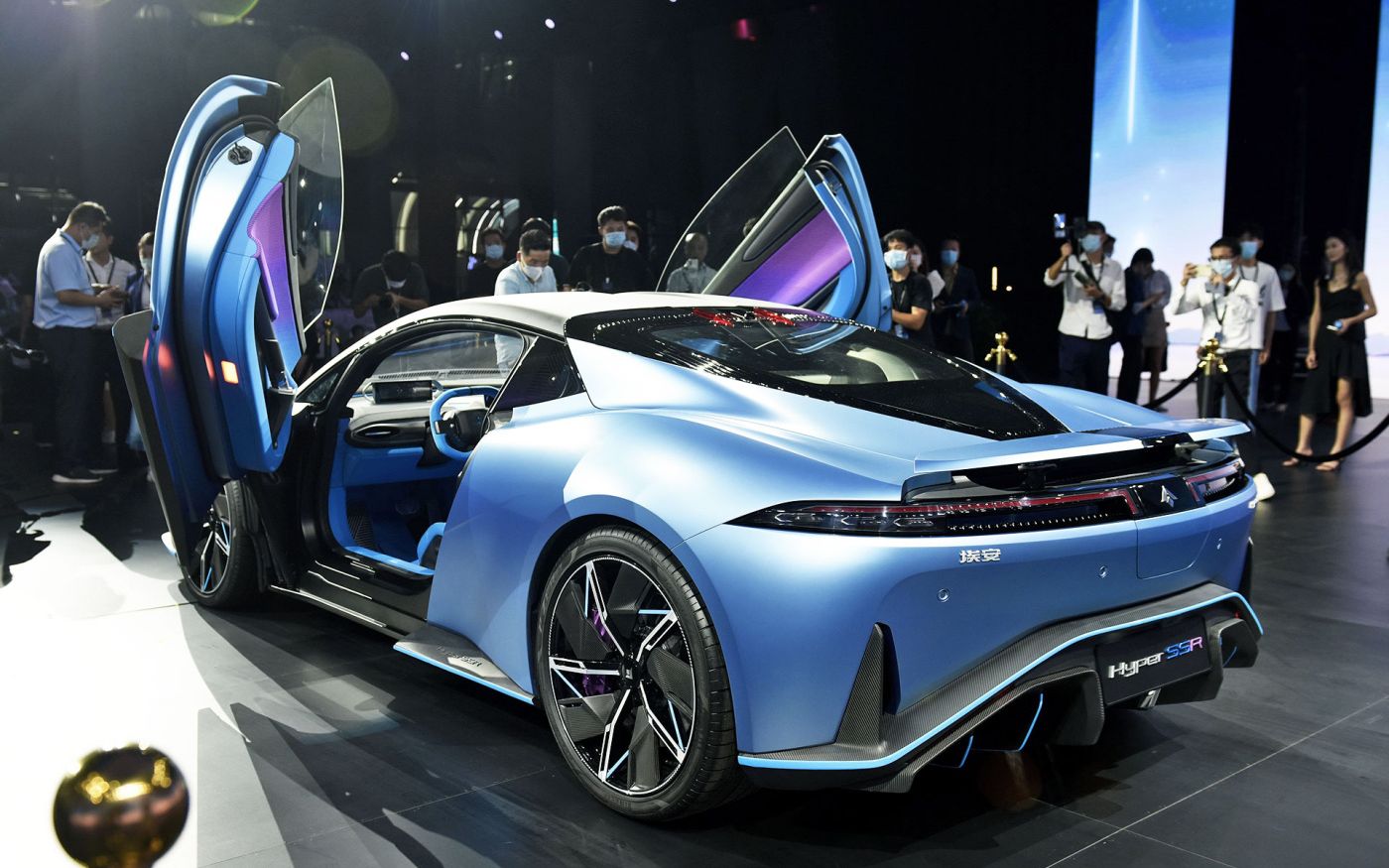 100万级的国产跑车!昊铂ssr实拍,碳纤维车身 剪刀门,提速1.9秒