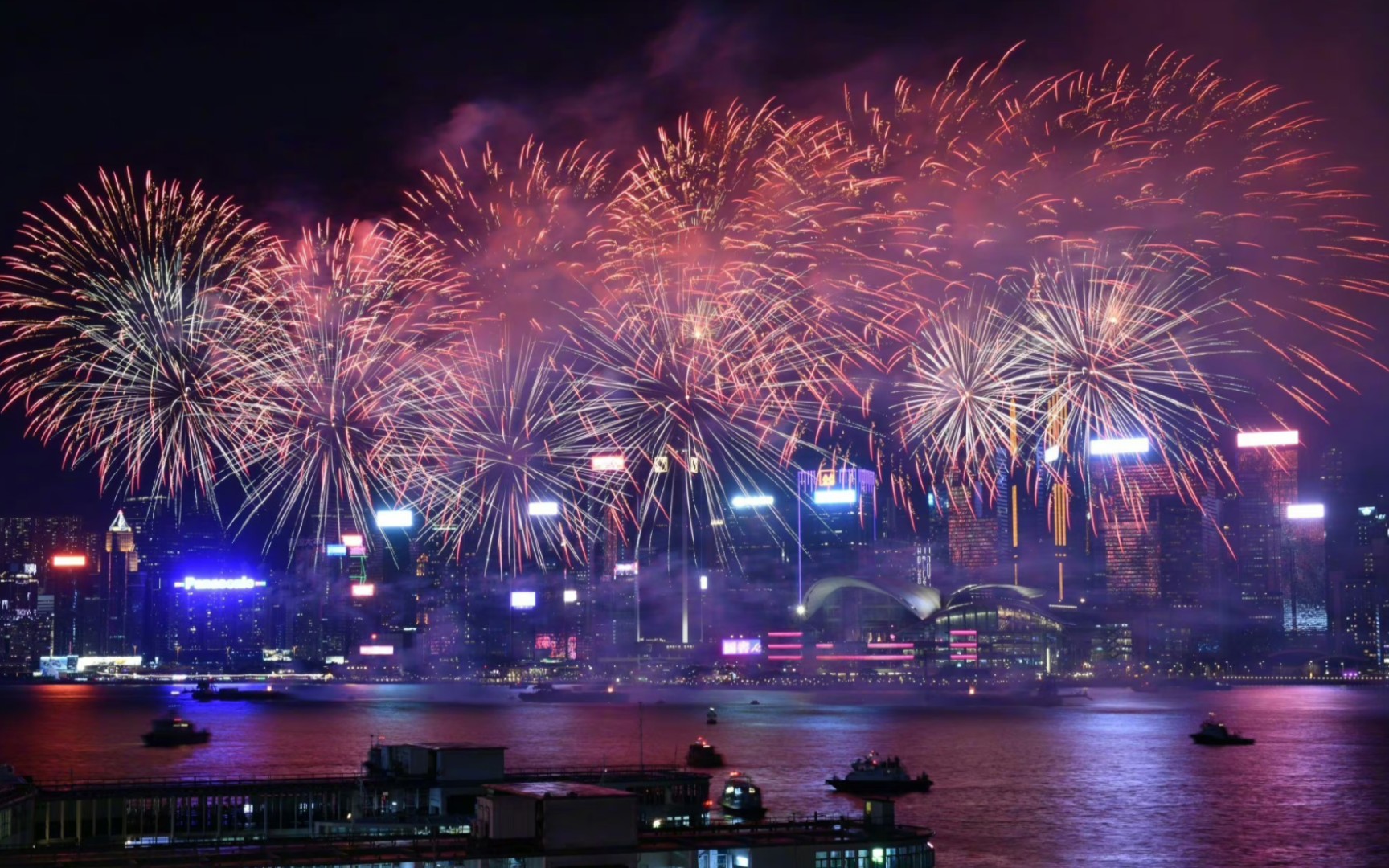 沉浸式体验香港国庆维多利亚港烟花秀(含现场原声)