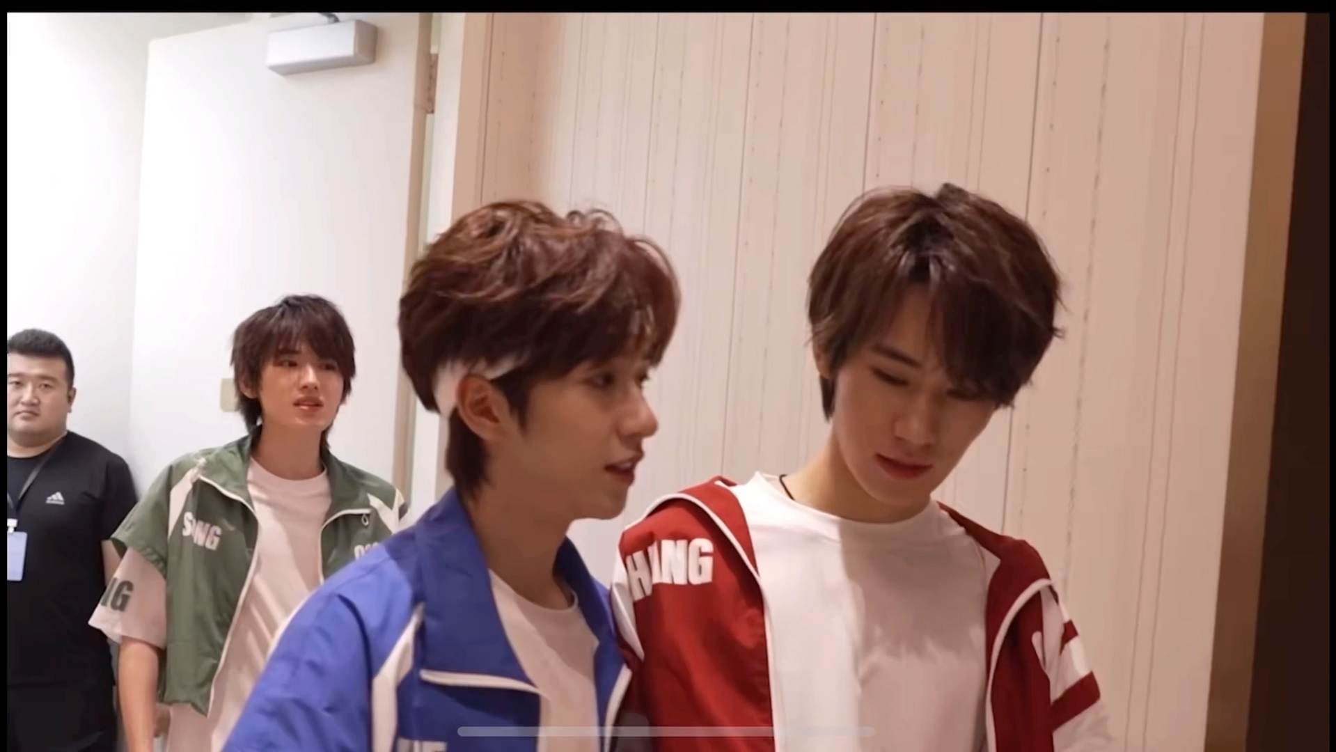 张真源说贺峻霖"你跟浩翔那个"!然后没有了就这么措不及防的结束了!