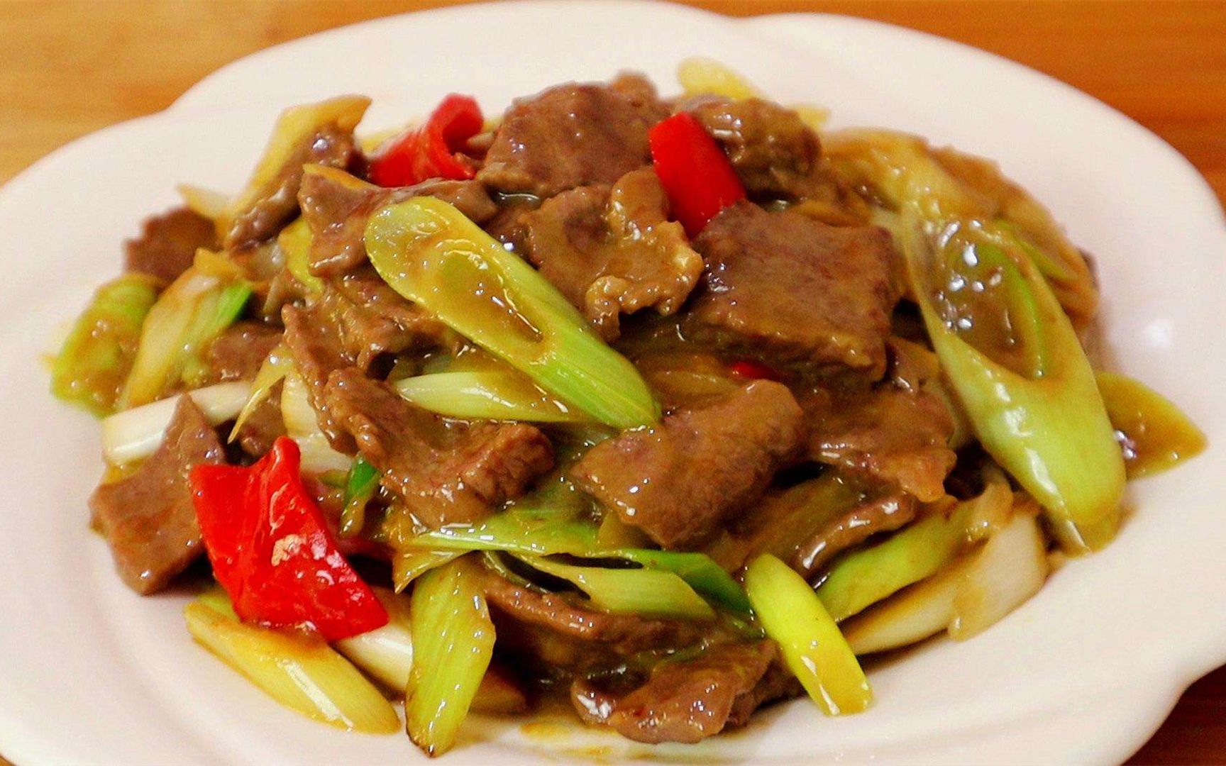 教你在家做一盘葱爆牛肉,比在饭店吃的还香,做法简单一看就会