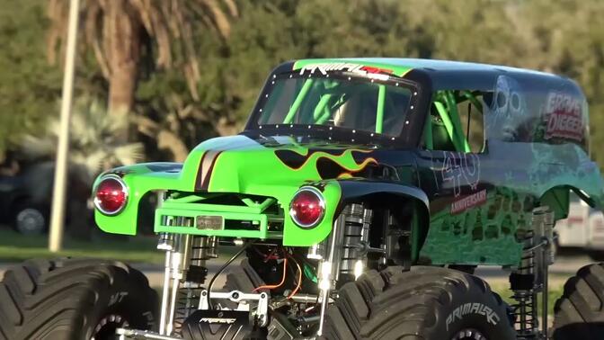 超大的油动模型大脚车,primal rc 掘墓人的第一次 —— 启动!