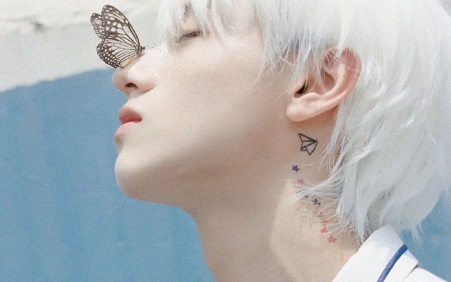 颜值盛宴绝美氛围感白发美少年男高朱志鑫