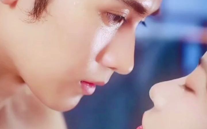 【花好月又圆】吻戏好甜啊,虽然不明白瞎子怎么亲!_哔哩哔哩_bilibili