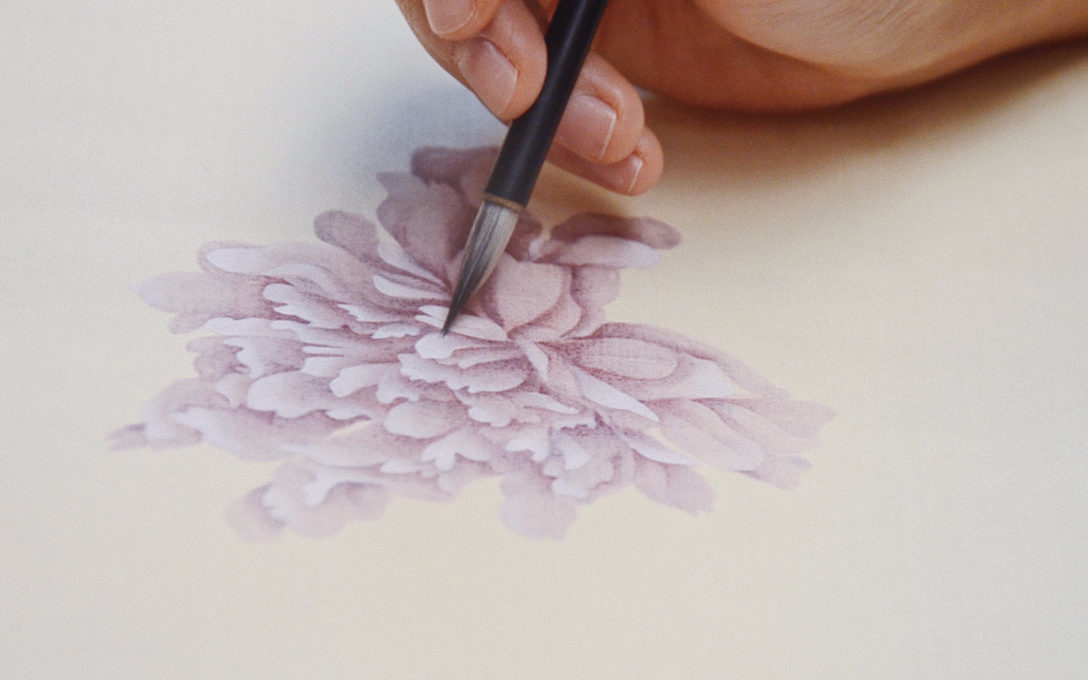 【工笔画】在丝绸上画画是什么样的体验?画一把绢本团扇就知道了!