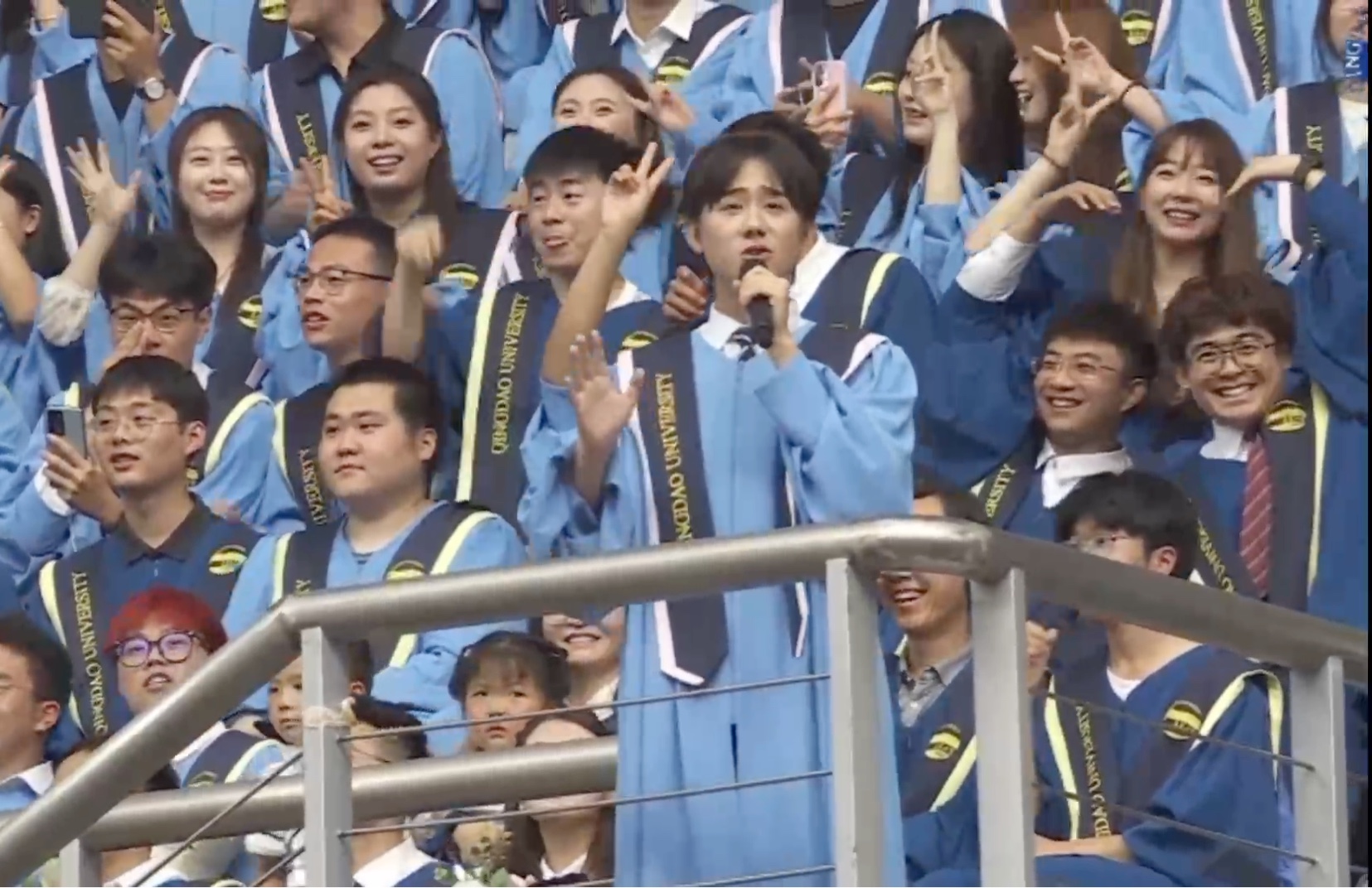 2024青岛大学毕业典礼《岁月神偷》