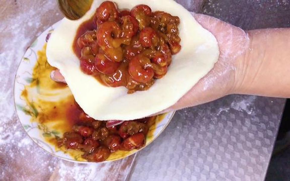 还有十天就跨年了,这一年你过得好吗?小龙虾馅的包子你会喜欢吗?