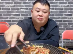 Télécharger la video: 岳云鹏搭档孙越，吃炙子烤肉，居然这么了解烤肉，真是吃啥补啥