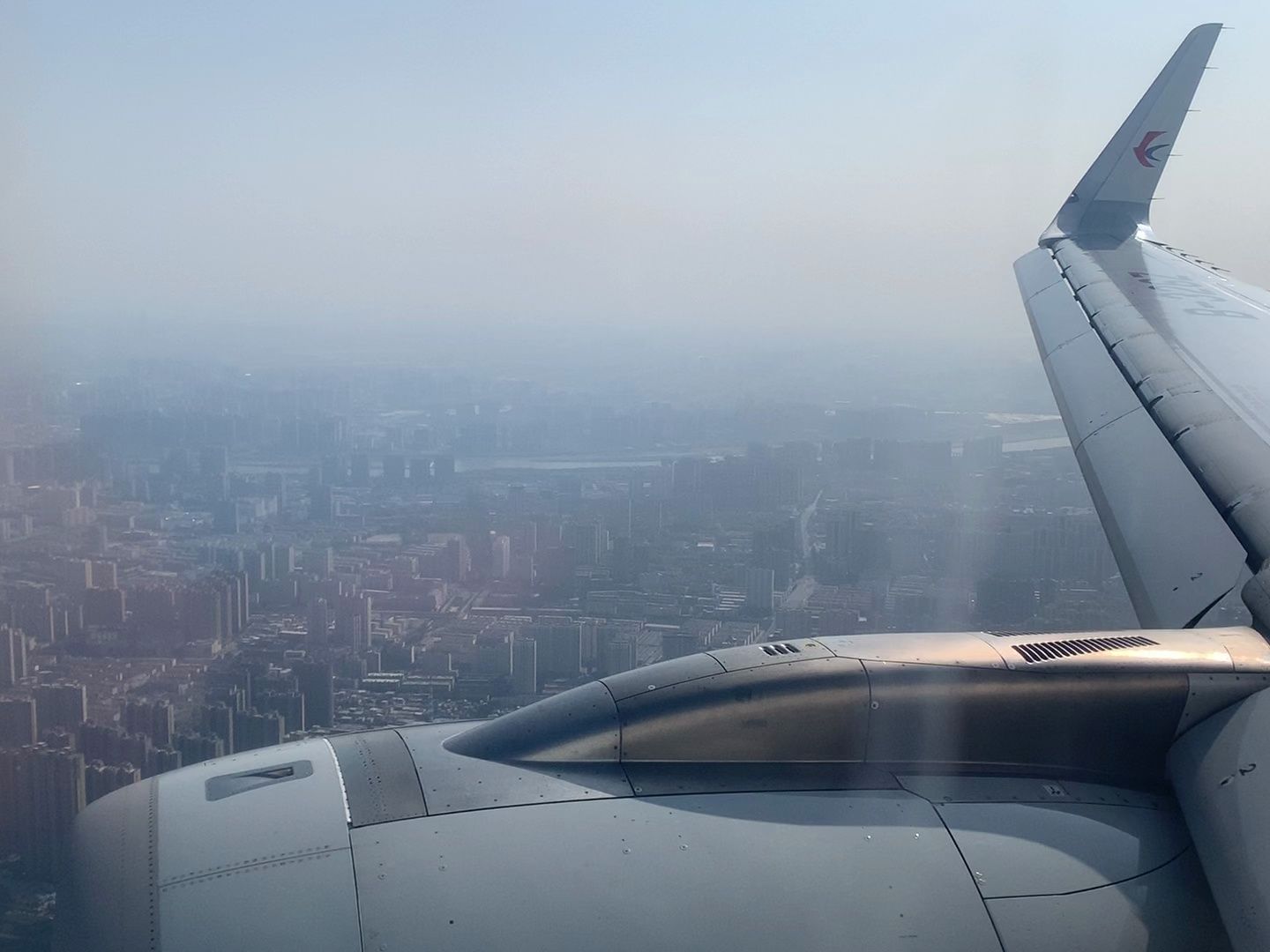 【高清】東航a320neo降落西安咸陽國際機場