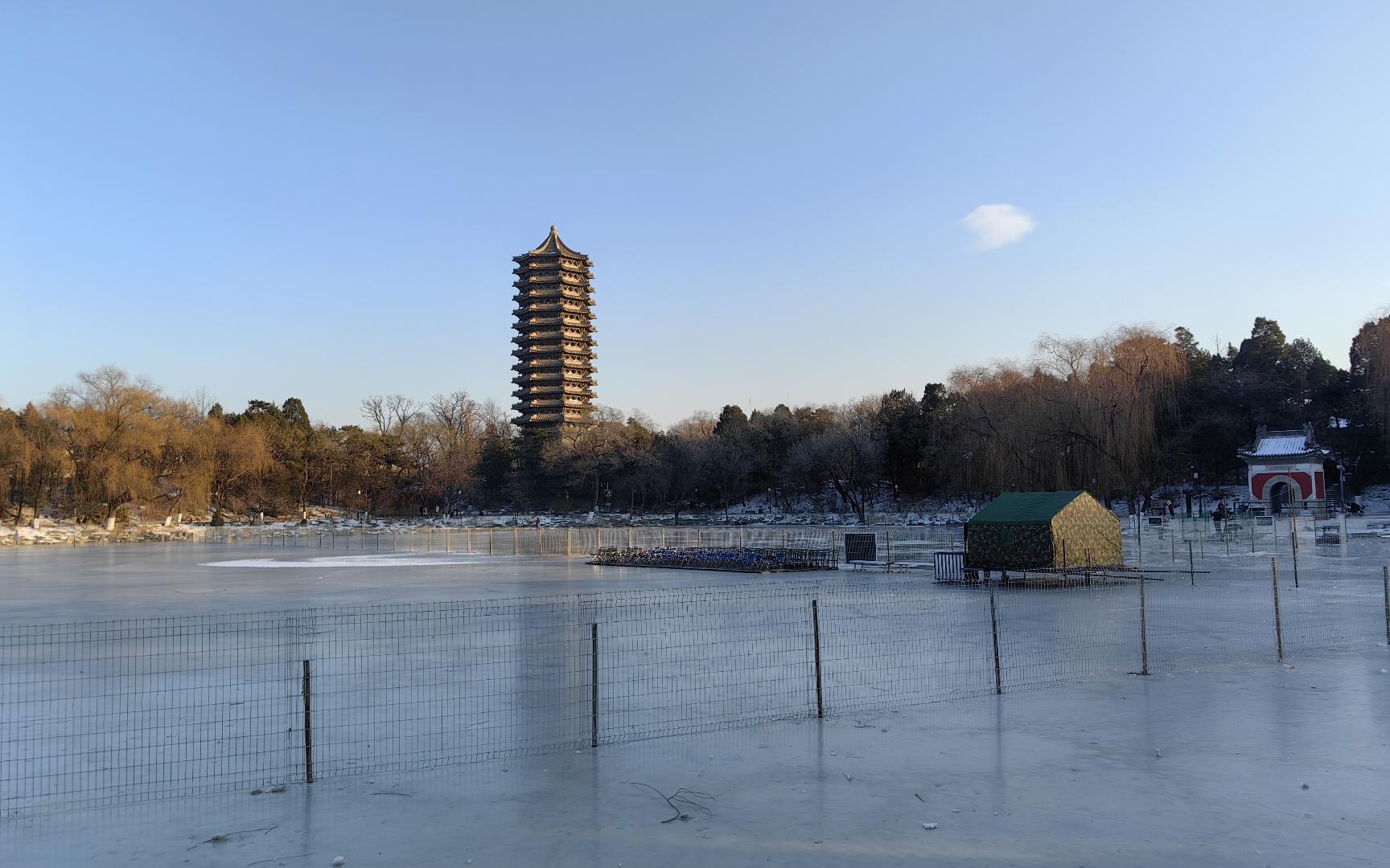 未名湖雪景图片