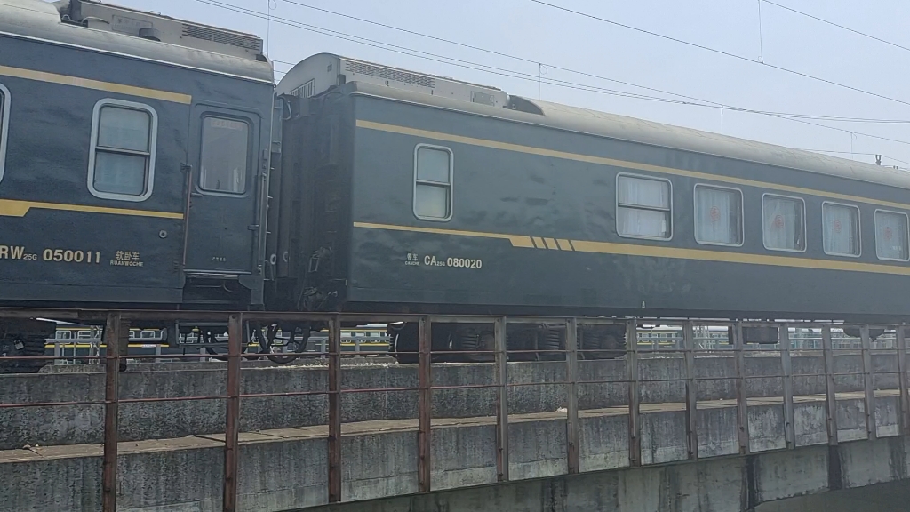 k1268福州至重庆西通过东浦路机位本务武局南段hxd3c0528