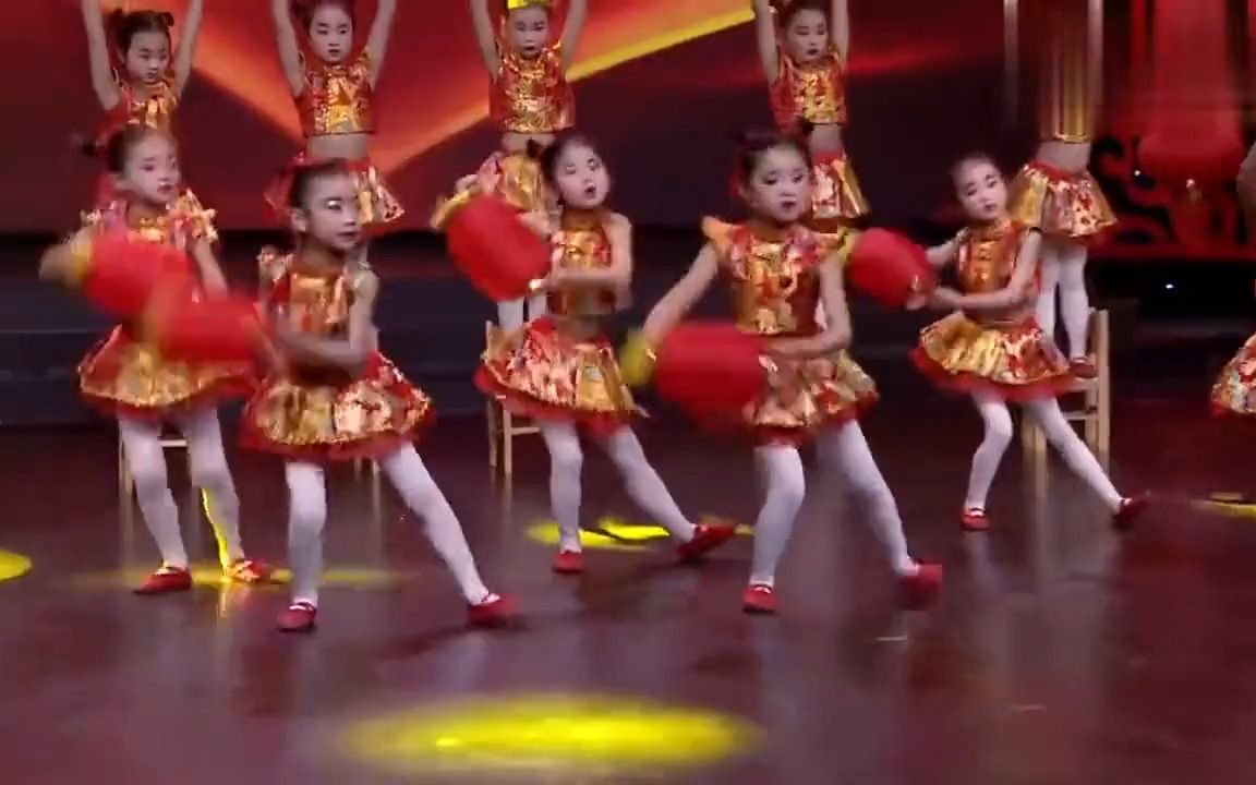 [图]儿童元旦喜庆幼儿舞蹈《说唱中国红》少儿舞蹈，儿童舞蹈，舞蹈教学，还有更多完整版哦