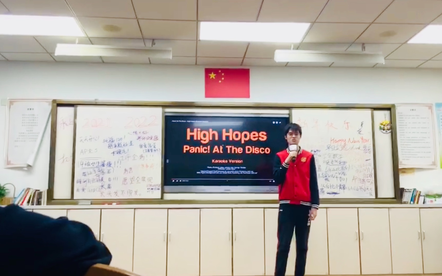 [图]我在元旦联欢晚会上唱了《high hopes》——Panic! At The Disco！！！！