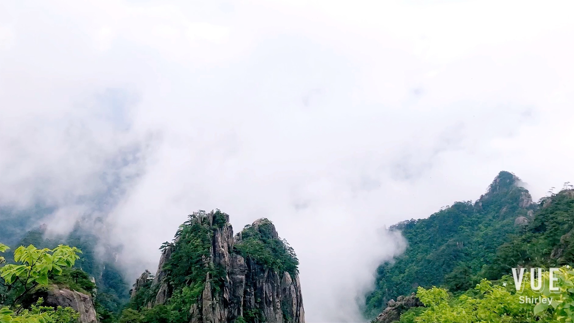 [图]【黄山】云雾缭绕似人间仙境，烟雨缥缈若世外桃源