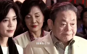 Descargar video: 拜托 妈妈不好看的话怎么能生出四个高颜值的儿女呢？#洪罗喜