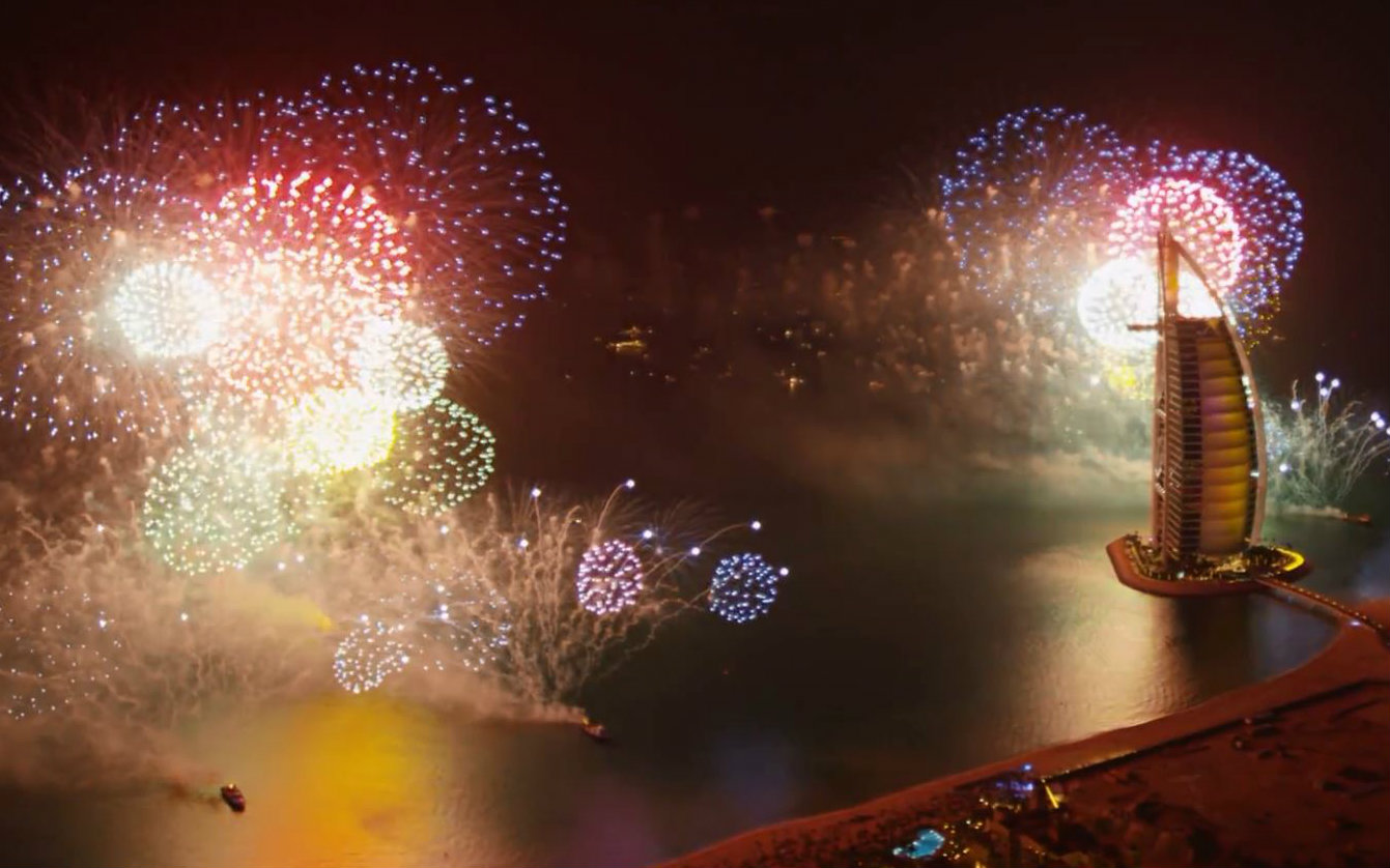 dubai new year fireworks 2014 看看土豪的烟花表演_哔哩哔哩_bili