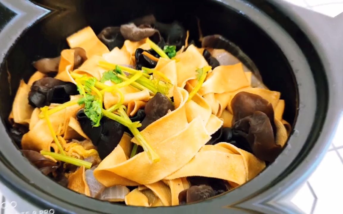 什锦蔬菜锅,可以把喜欢的食材都放进去,这么丰富太好满足啦