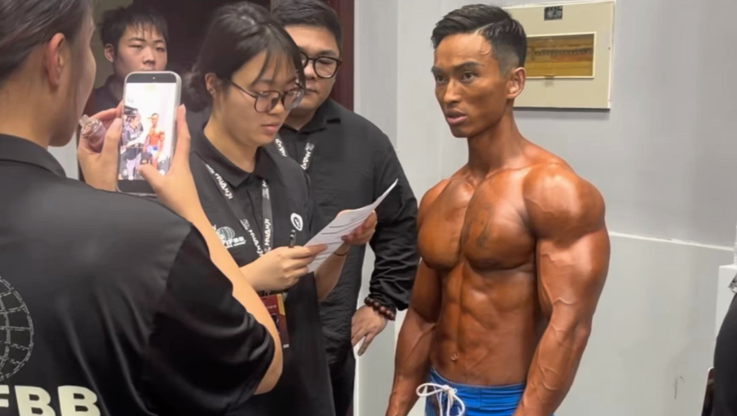 药检结果已出。8瓶矿泉水下肚，愣是100ml尿都撒不出来😂已经收集了WNBF和IFBB两大联盟的药检认证了，要不明年去把传说最严格的CBBA的药检也去收集一下