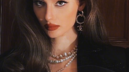 lika solt 姐姐五官好精致 so beautiful!