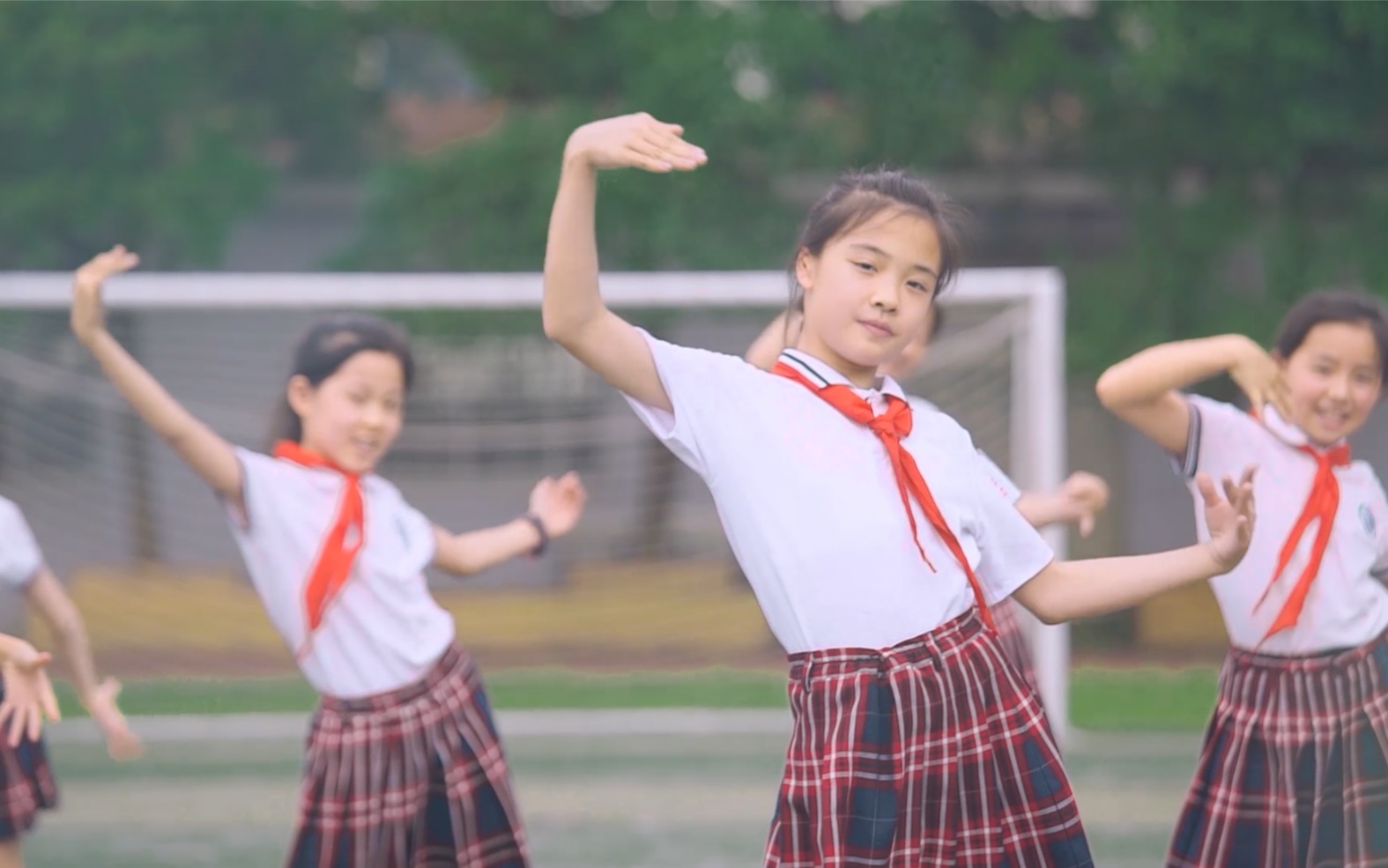 [图]Yes！Ok！小学生跳得也很棒！