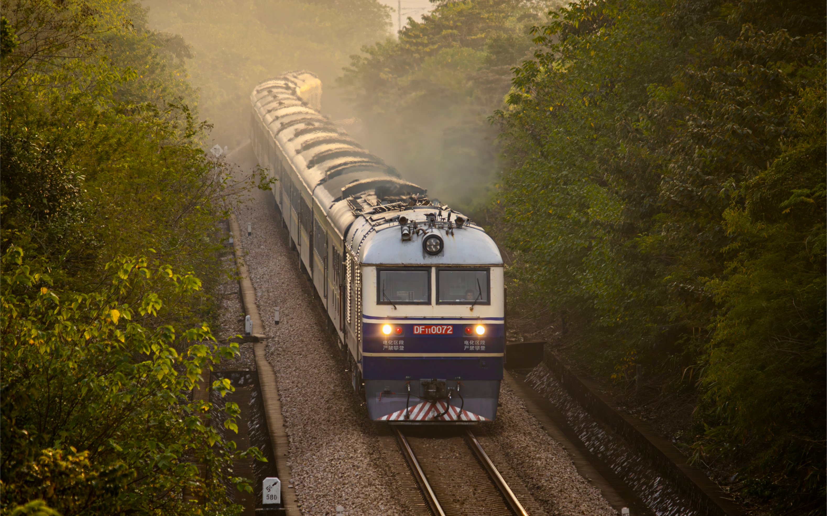 黄昏下的df11狮子#广茂铁路#初探肇庆 k232次 昆明