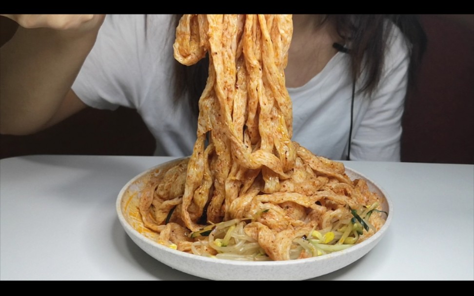 今天吃牛筋面,清凉爽口,超大份!