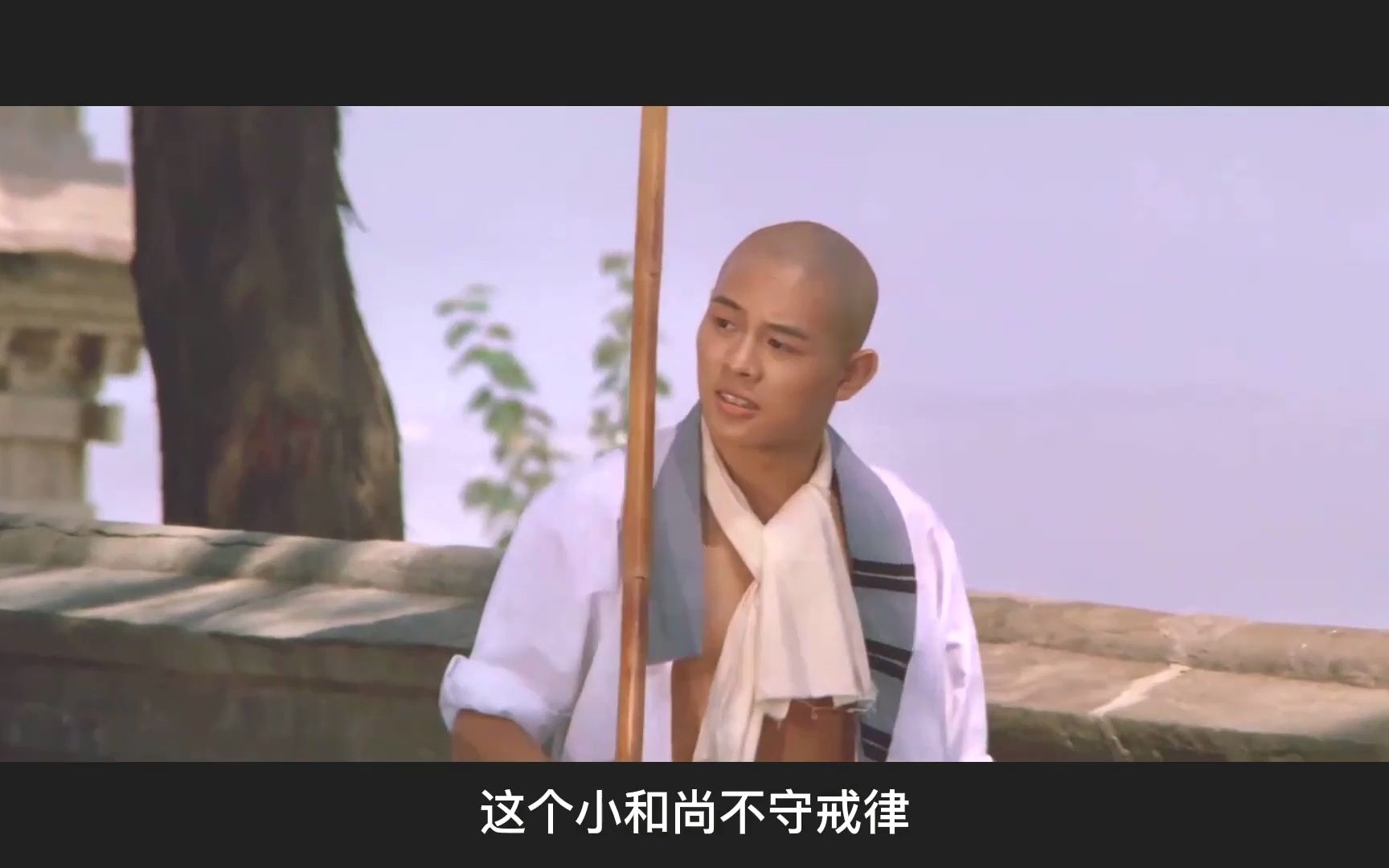 李连杰男扮女装显姿色,竟被色官盯上露出破绽,经典武侠片
