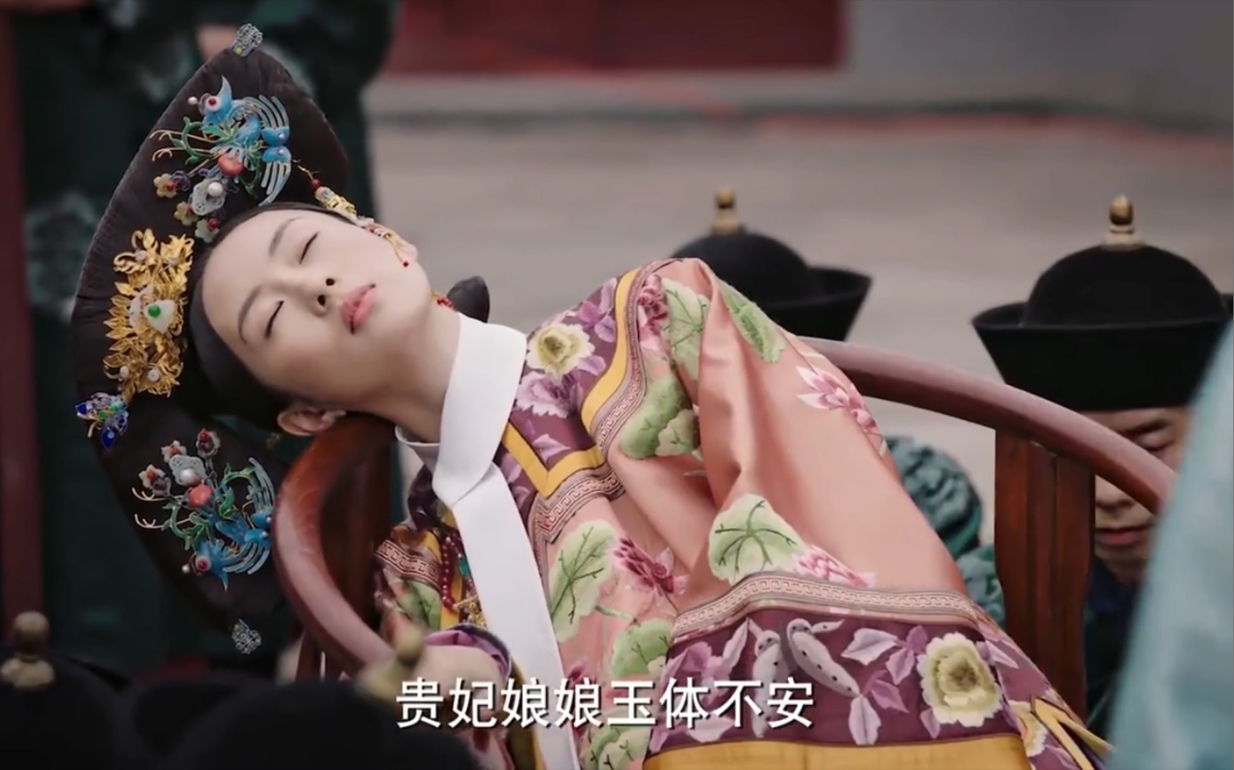 如懿传:双喜被抓高晞月晕厥,李玉忙传太医,命人将贵妃抬回去!
