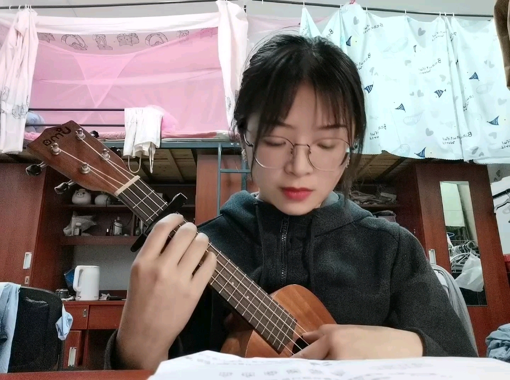 粉红女郎片头曲《大家来恋爱》尤克里里弹唱