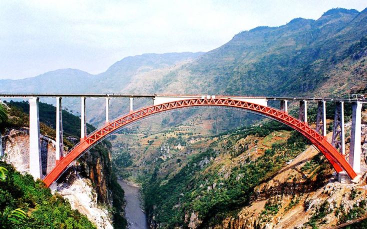 中国造出世界上最壮观的桥梁,高度200层楼,司机都不敢往下看