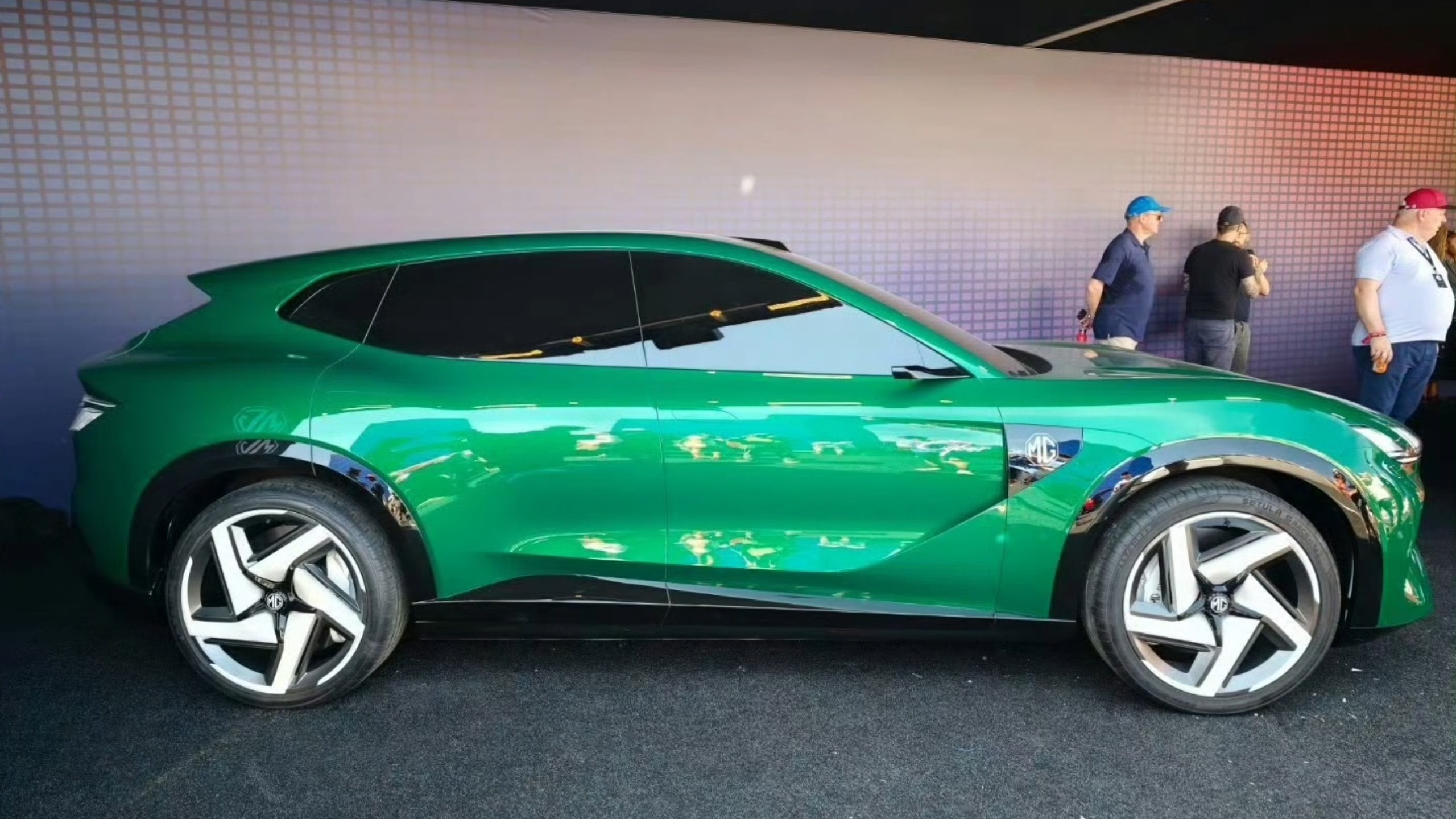 上汽 MG 名爵 概念车：轿跑 SUV Cyber Concept 真车 实拍 图赏。未来确认将会量产。