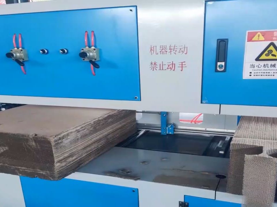 瓦楞纸裁剪机 保温材料切割设备用途 (1)
