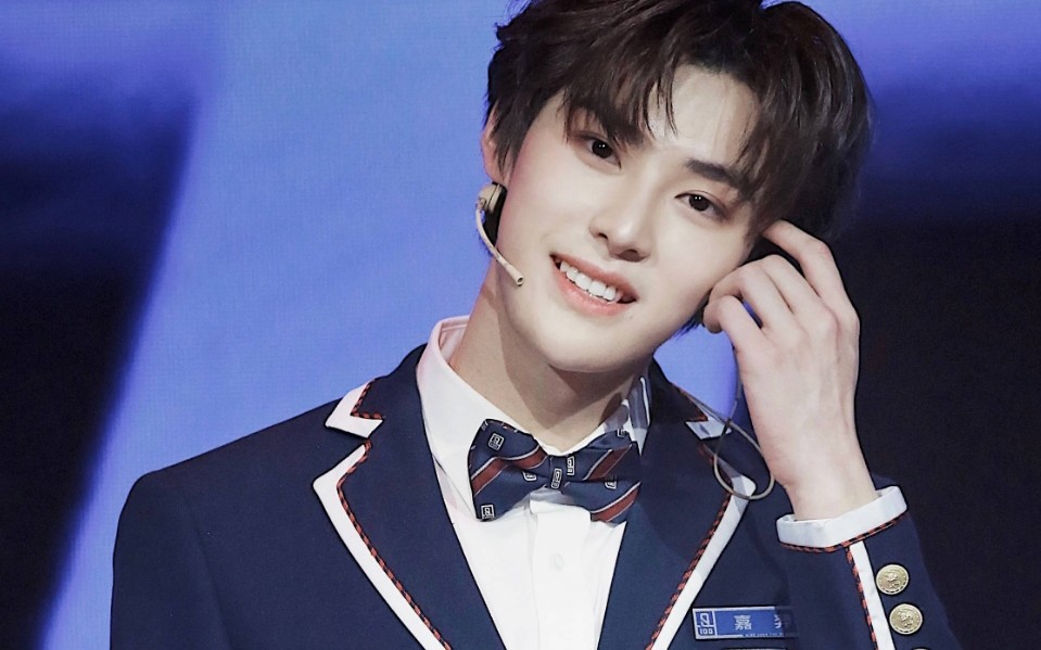 青春有你千人见面会主题曲嘉羿直拍