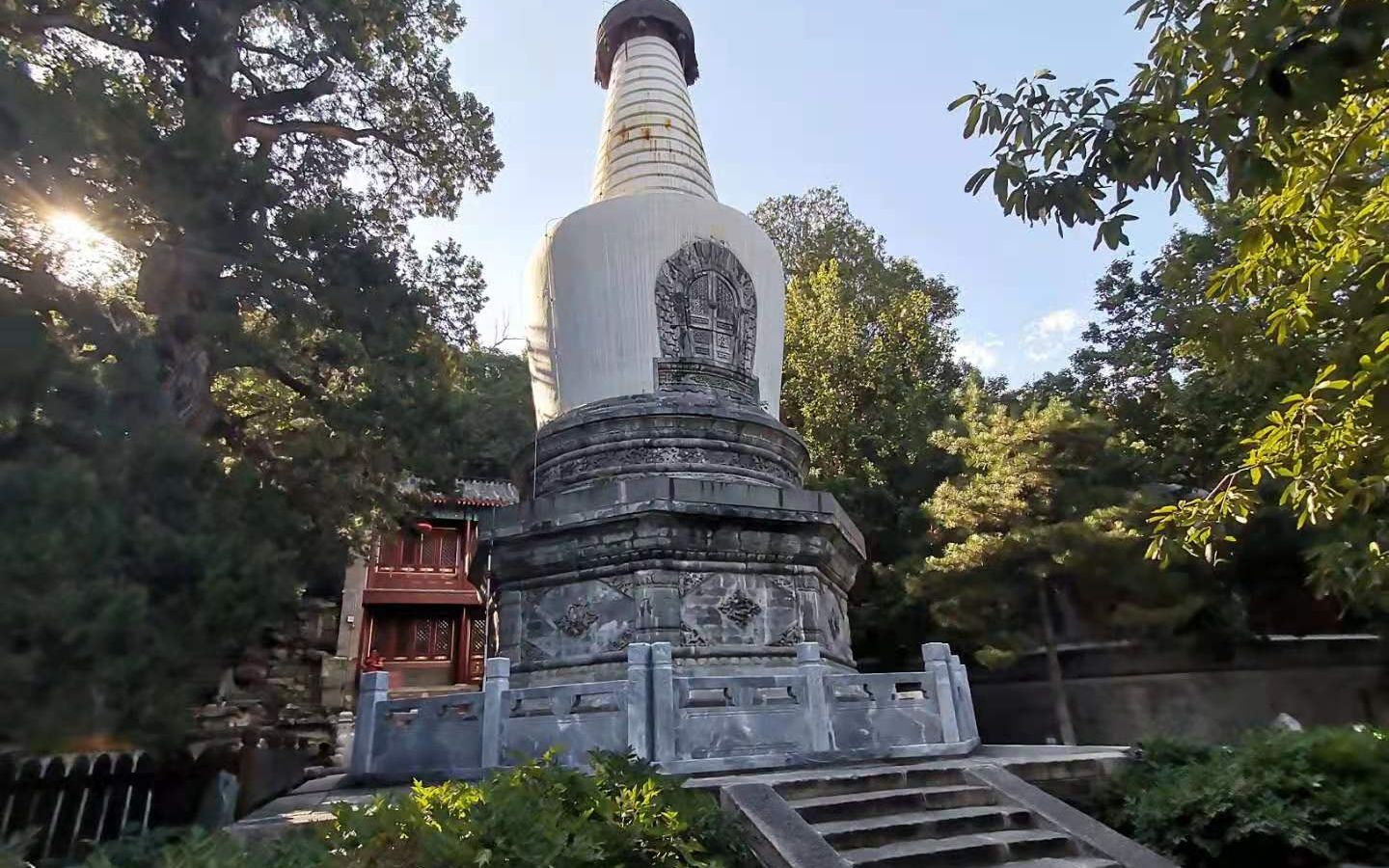 北京大觉寺,始建于辽代,有著名八大景点,还有著名“西方三圣”哔哩哔哩bilibili