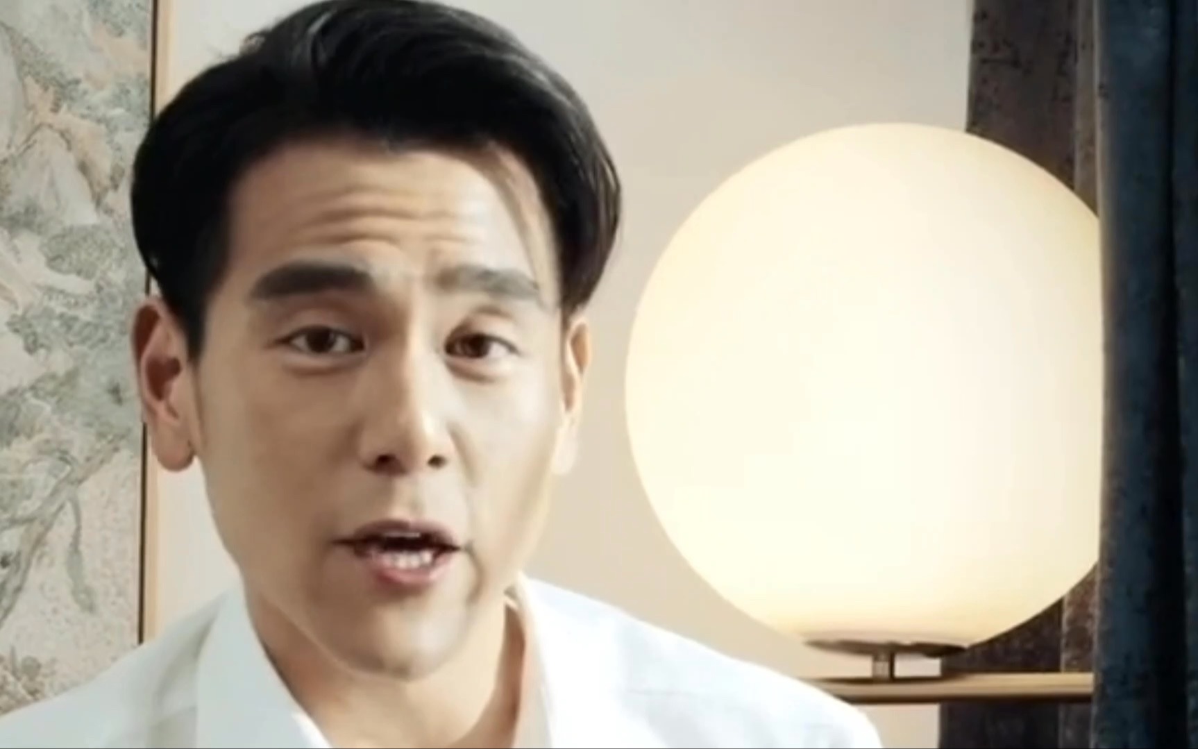 彭于晏最新杂志大片戴细框眼镜 斯文雅痞成熟