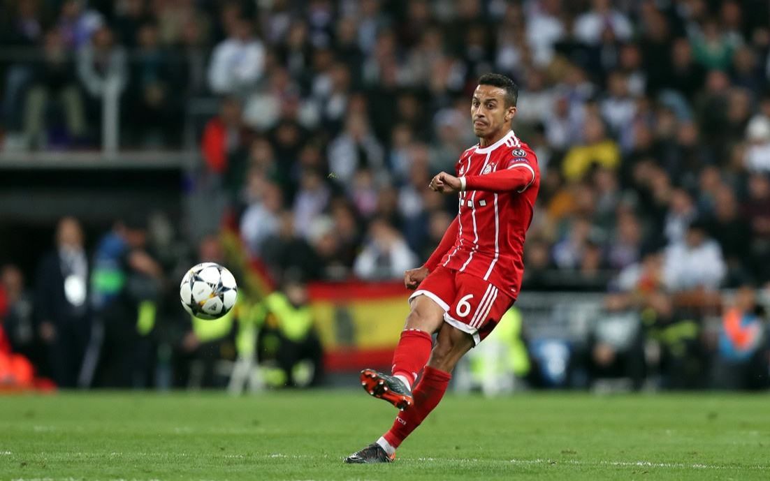 蒂亚戈脱下耐克上脚美津浓足球鞋