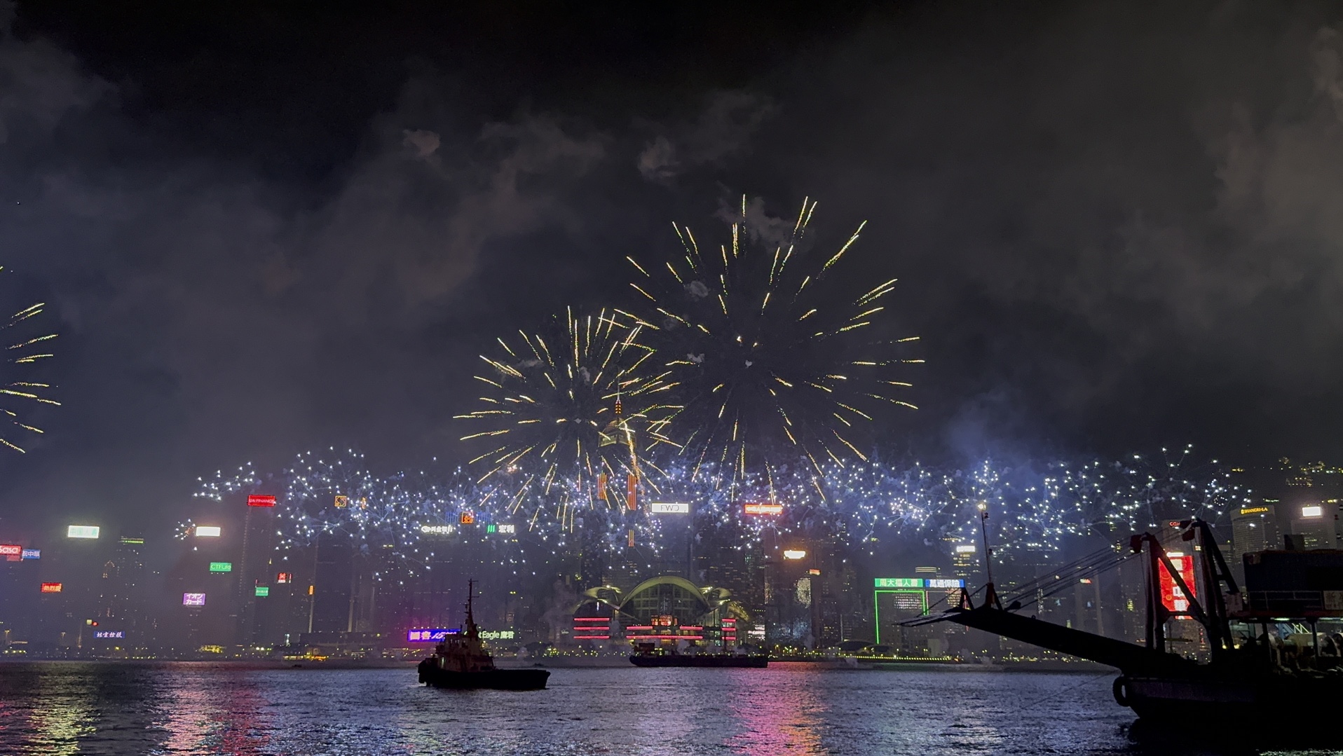 香港国庆烟花汇演第五幕“继续微笑”哔哩哔哩bilibili