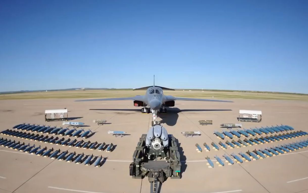 载弹60吨,1架战机的威力堪比1艘航母