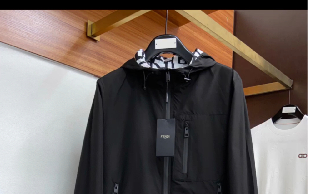 说一下高仿fd芬迪2023ss秋冬最新专柜款同步发售翻领夹克外套