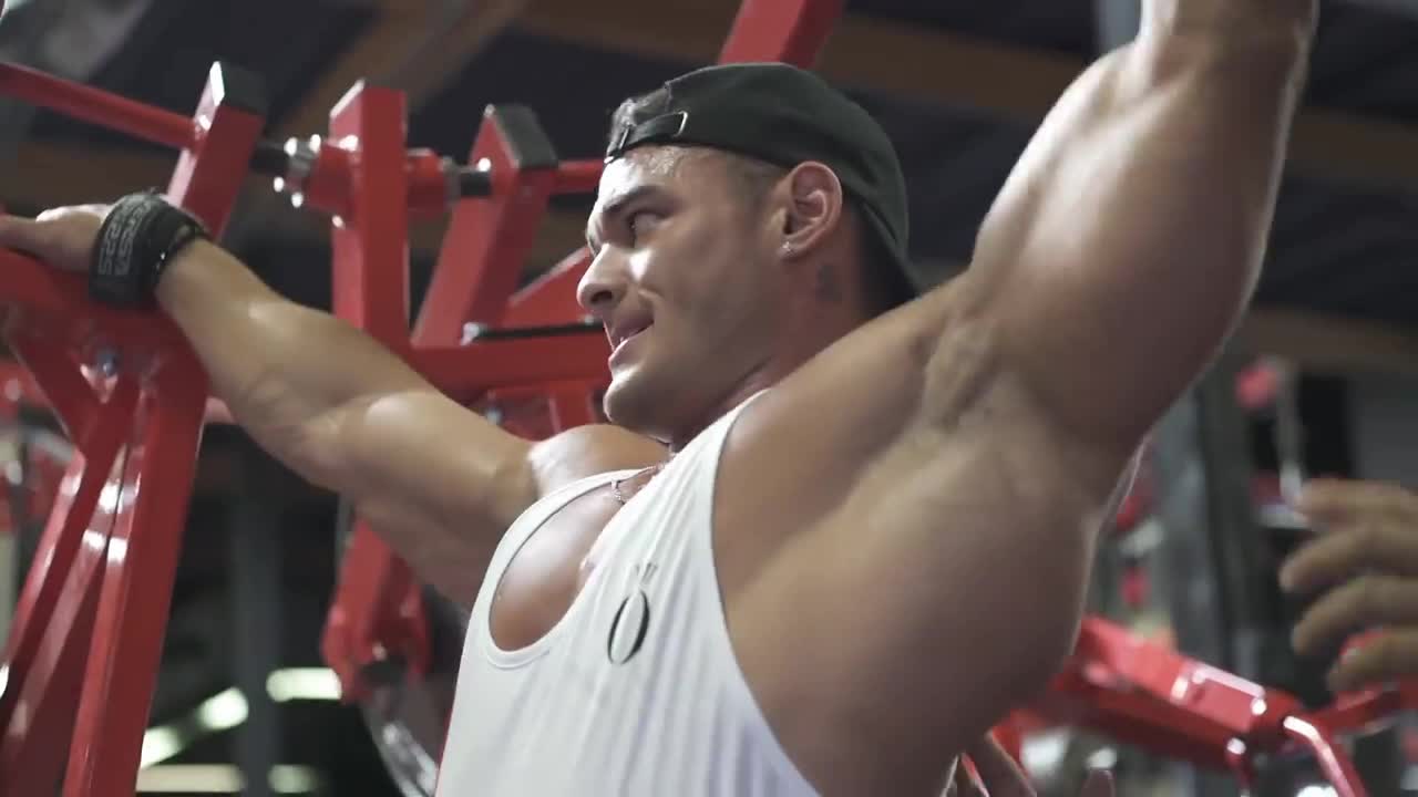 铸肌:奥赛健体之王杰瑞米备赛临近末尾,超大训练量导致呕吐!